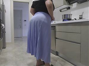 I show stepson my ass and turn him on.